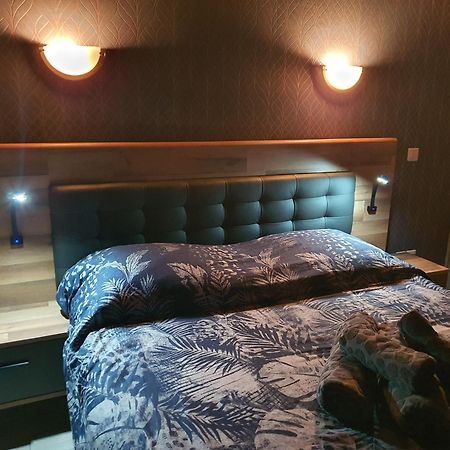 Hotel Du Centre Gueugnon Екстериор снимка
