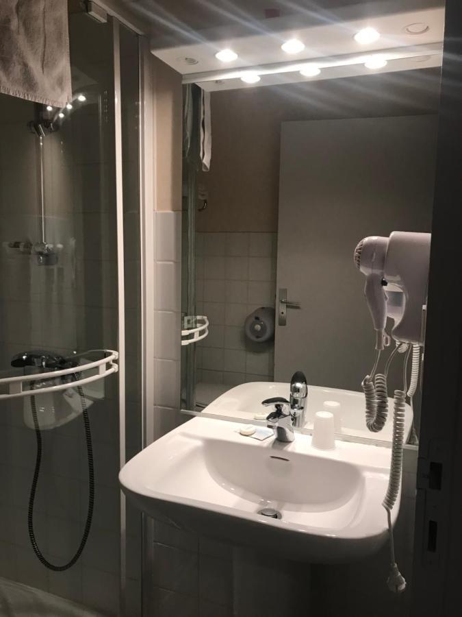 Hotel Du Centre Gueugnon Екстериор снимка