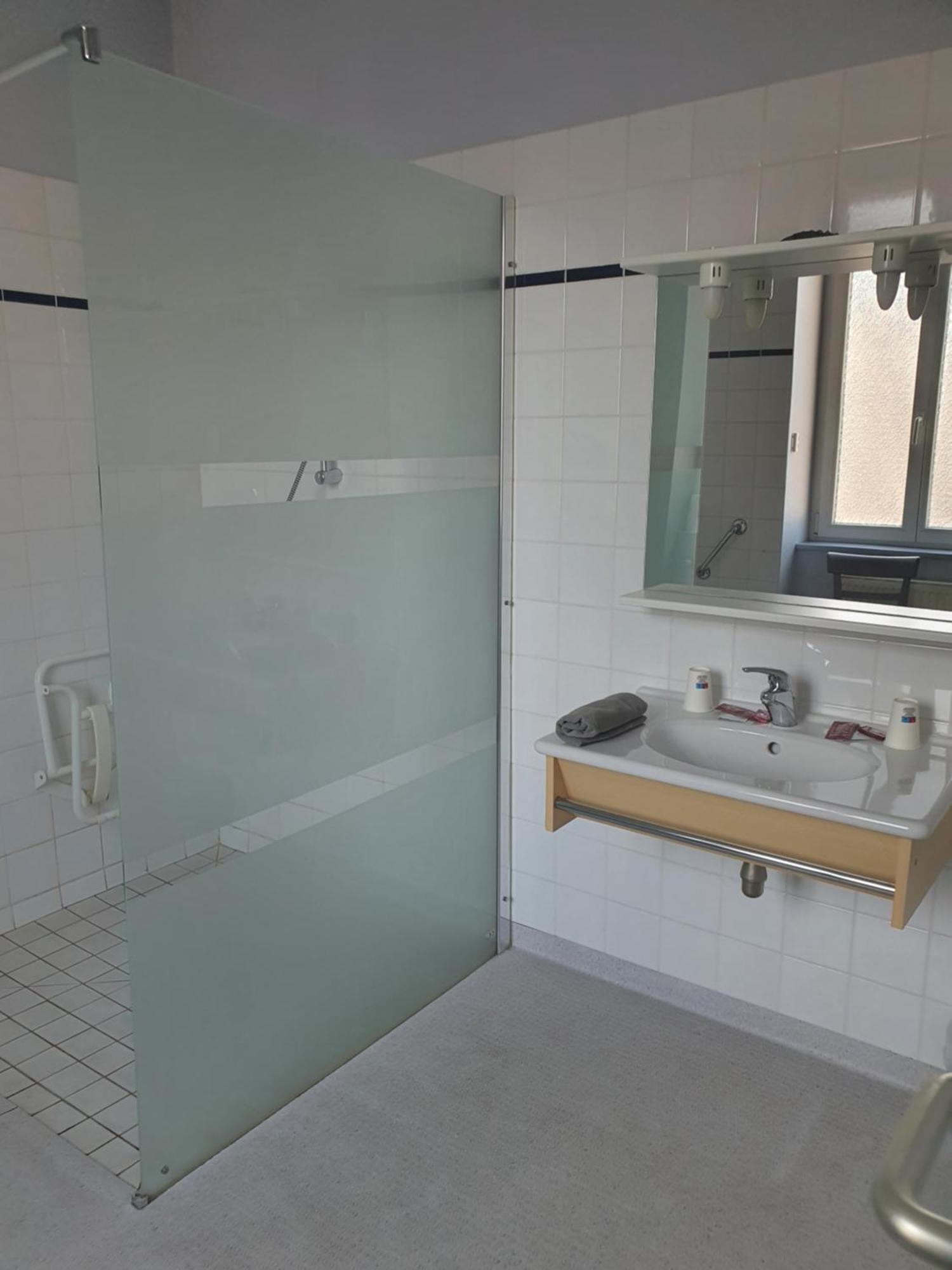 Hotel Du Centre Gueugnon Екстериор снимка