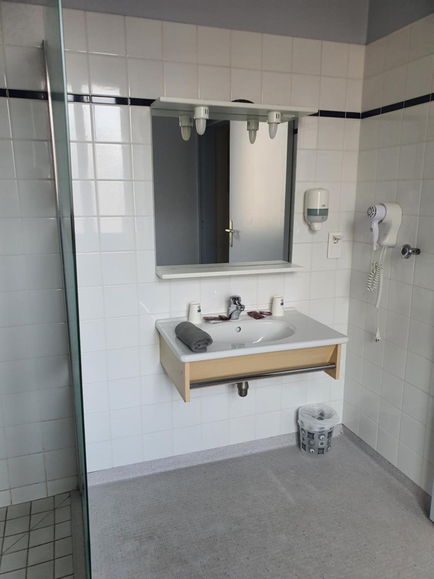 Hotel Du Centre Gueugnon Екстериор снимка