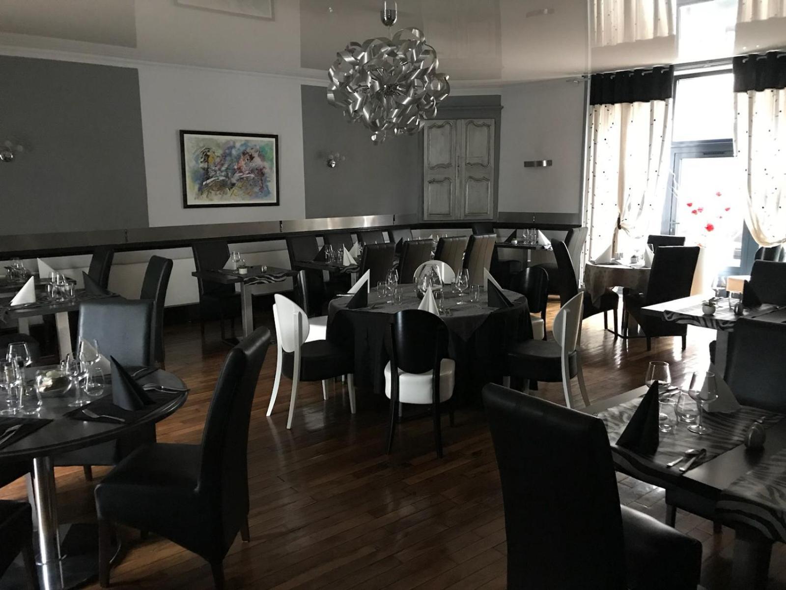 Hotel Du Centre Gueugnon Екстериор снимка