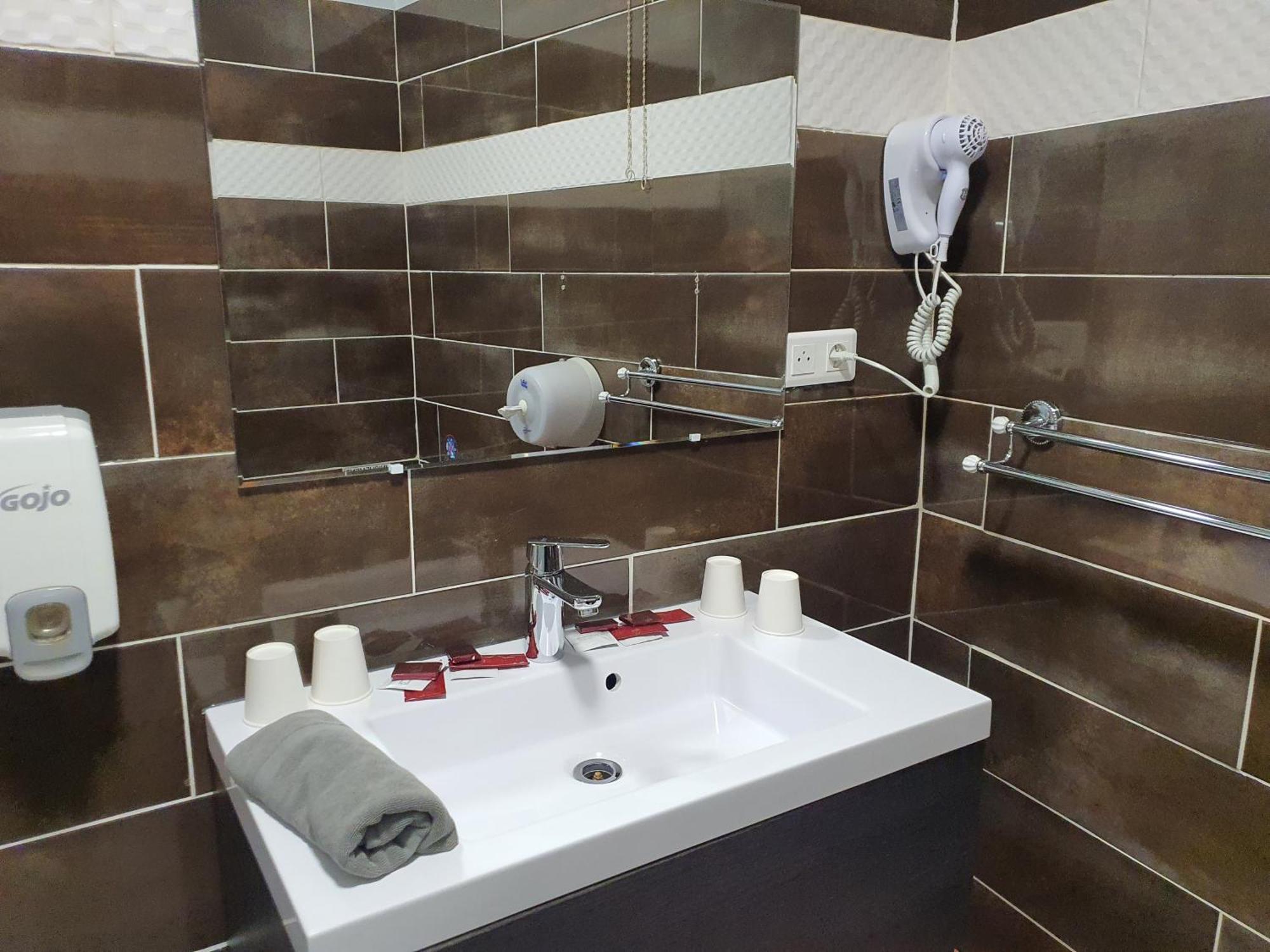Hotel Du Centre Gueugnon Екстериор снимка